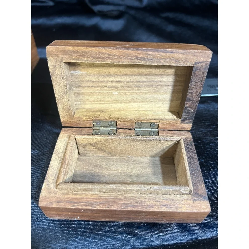 VTG‎ MINI INLAID WOOD TRINKET/STORAGE BOX 4 x 2.75 x 1.5 (2190)